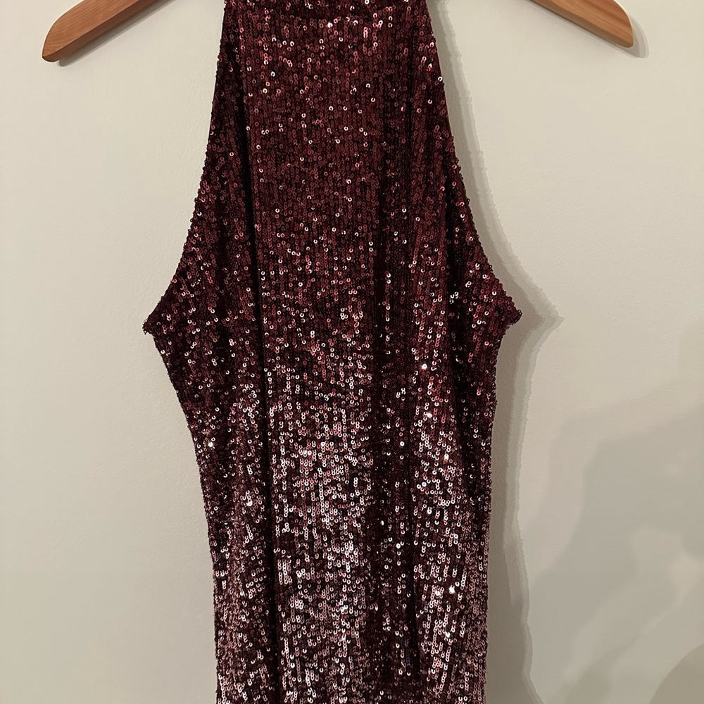 Cable & Gauge Burgundy Sequin Halter Top - Picture 4 of 8